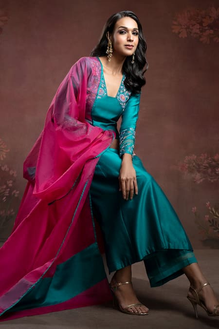 The Aarya Green Chanderi, Viscose Beads Square Neck Embroidered Kurta Set at Aza Fashions The Aarya_Green Chanderi, Viscose Beads Square Neck Embroidered Kurta Set _at_Aza_Fashions