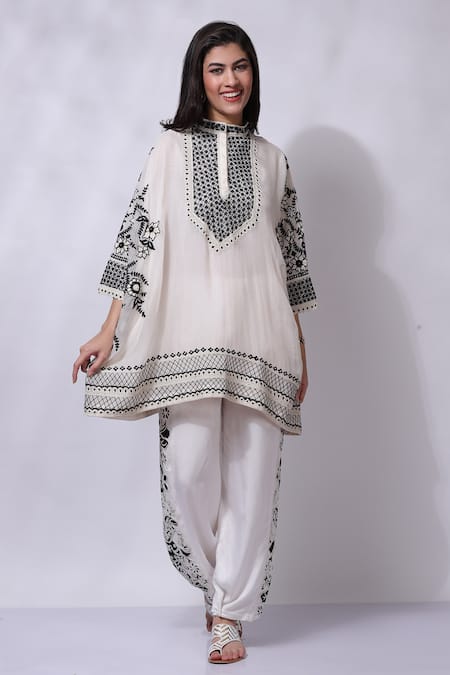 Sonali Gupta Embroidered Poncho & Pant Set 