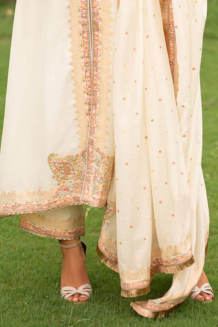 Safaa White Velvet, Silk Lace, Embroidery, Sequins Eshaal Woven A-line Kurta Set Online at Aza Fashions Safaa_White Velvet, Silk Lace, Embroidery, Sequins Eshaal Woven A-line Kurta Set _Online_at_Aza_Fashions