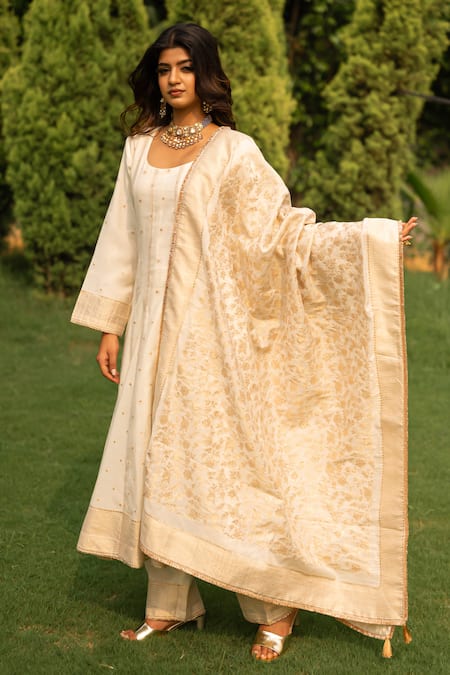 Safaa_White Velvet Embroidery, Lace Warda Anarkali Set With Woven Dupatta _Online_at_Aza_Fashions