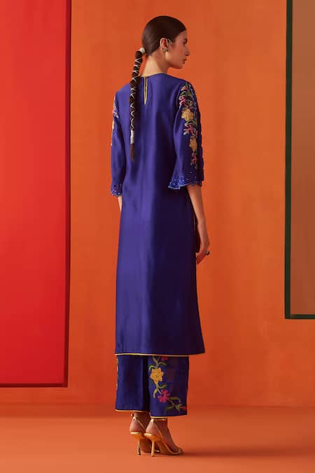 Chandrima Embroidered Chanderi Kurta & Pant Set 
