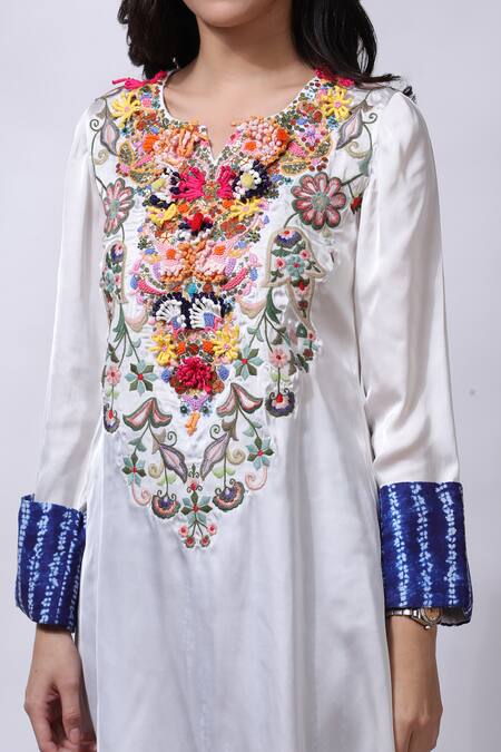Sonali Gupta_Blue Silk Embroidered Floral Round Resham Tunic And Pant Set  _at_Aza_Fashions