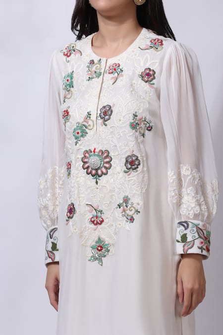 Sonali Gupta_White 50% Silk Embroidered Aari Floral Straight Kurta And Pant Set  _at_Aza_Fashions