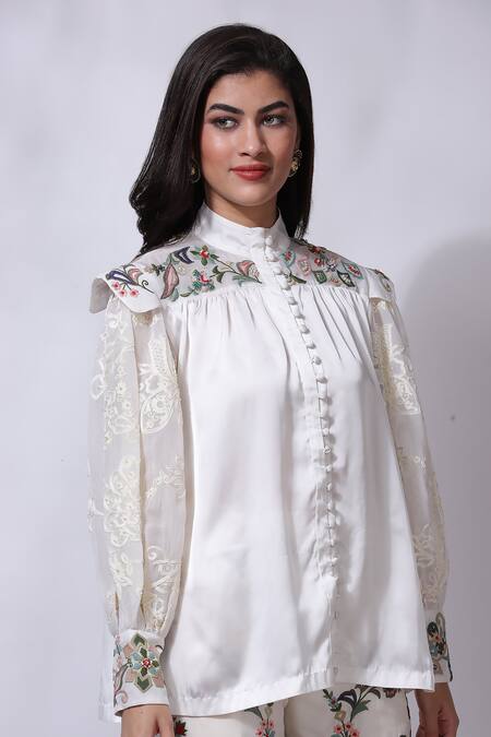 Sonali Gupta_White 50% Silk Embroidered Aari Turtle Shirt And Pant Set  _at_Aza_Fashions