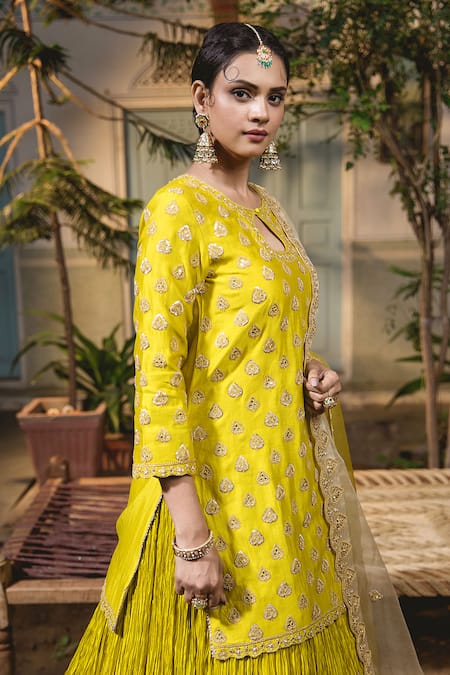 Surbhi Shah_Yellow Lehenga And Kurta Pure Spun Silk Embroidered Thread Floral Marori Set _Online_at_Aza_Fashions