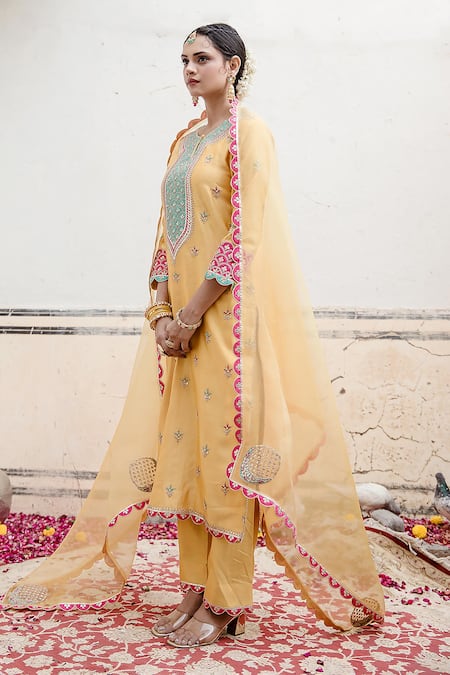 Buy Surbhi Shah Yellow Pure Silk Embroidered Resham Round Scalloped Kurta Pant Set Online at Aza Fashions Buy_Surbhi Shah_Yellow Pure Silk Embroidered Resham Round Scalloped Kurta Pant Set _Online_at_Aza_Fashions