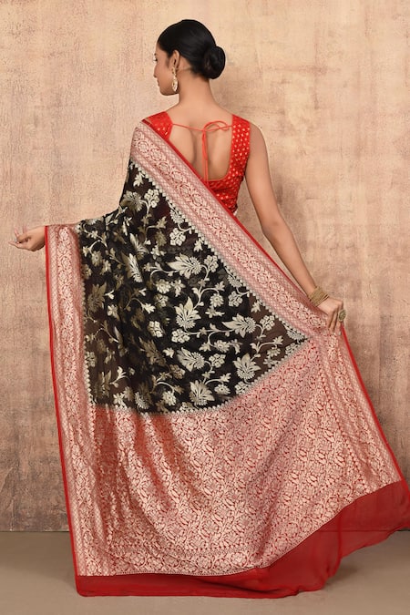 Naaritva India Floral Pattern Handwoven Banarasi Saree With Running Blouse 