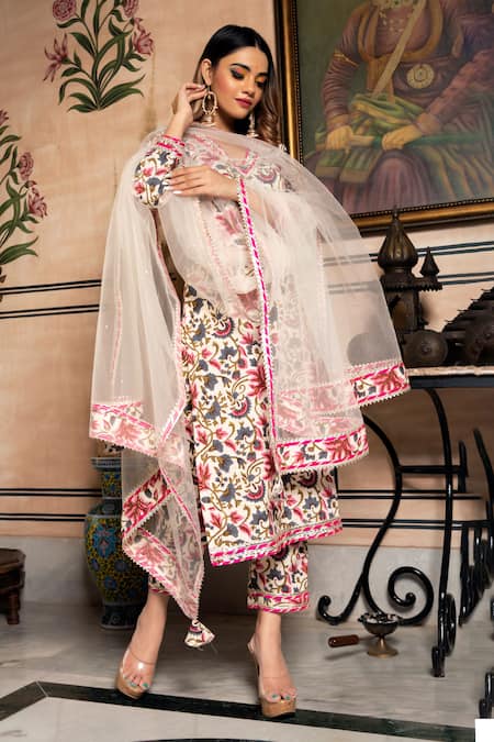 Pomcha Jaipur_Off White Cotton, Net Embroidery V-neck Garden Rose Print Kurta Set _Online_at_Aza_Fashions