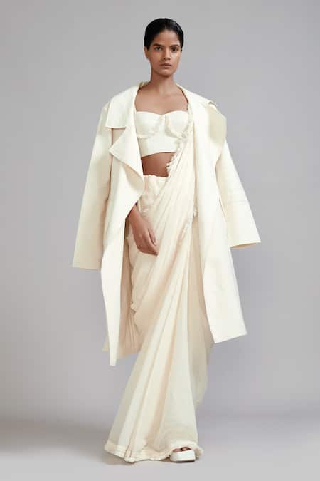 Buy_MATI_1_Off White Cotton Open Neck Fringed Border Saree Set With Trench Jacket _Online_at_Aza_Fashions