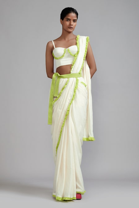 MATI Off White 100% Cotton Sweetheart Fringe Detailed Corset And Saree Set