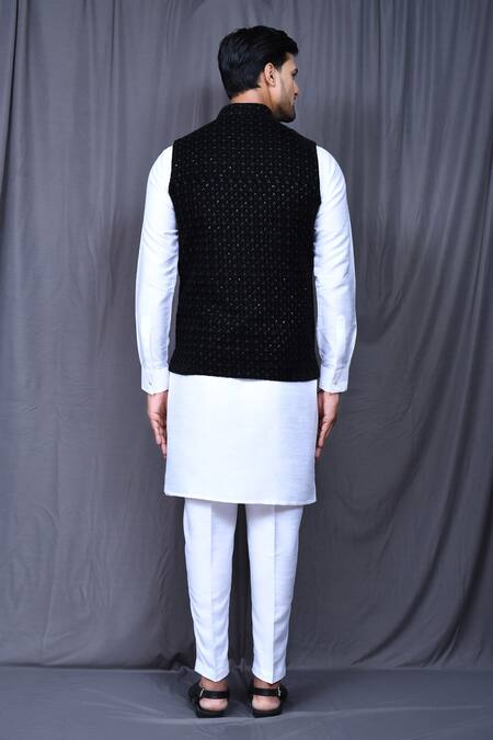 Kurta Sets for Men: Shop Latest Designer Collection Online