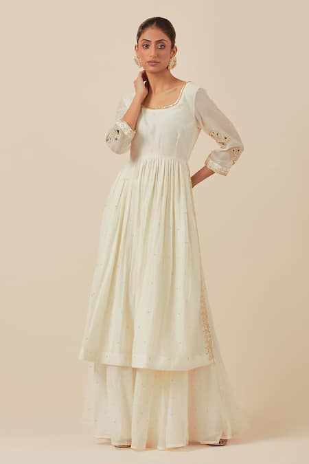Ikshita Choudhary_White Chanderi Sequins Scoop Neck Work Anarkali And Pant Set_Online_at_Aza_Fashions