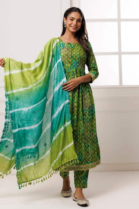 Geroo Jaipur_Green Cotton, Rayon, Silk Embroidery Split V-neck Thread Kurta Pant Set _Online_at_Aza_Fashions