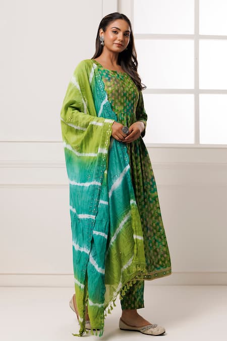 Shop_Geroo Jaipur_Green Cotton, Rayon, Silk Embroidery Split V-neck Thread Kurta Pant Set _Online_at_Aza_Fashions