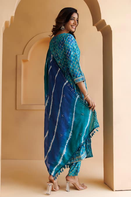 Geroo Jaipur Thread Embroidered Kurta Set 