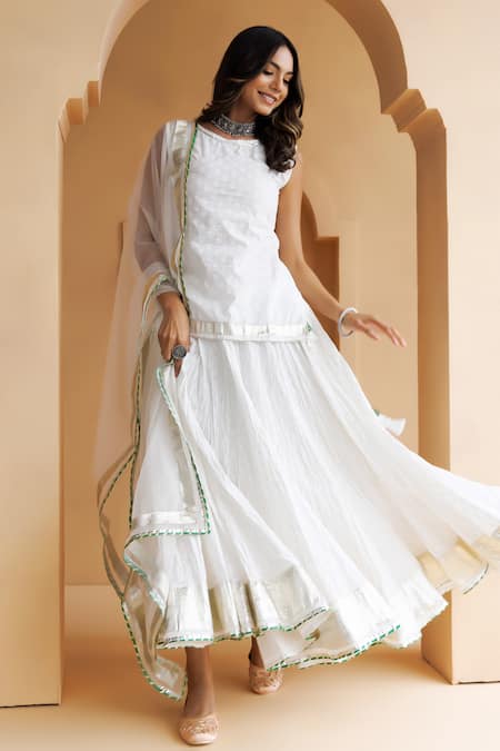 Geroo Jaipur_White Cotton, Organza Gota Patti, Embroidery Round Border Embellished Skirt Set _Online_at_Aza_Fashions