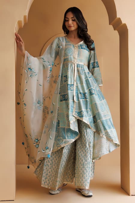 Geroo Jaipur_Blue Modal, Chanderi, Organza Embroidery, Sequins V-neck Border Kurta Pant Set _Online_at_Aza_Fashions