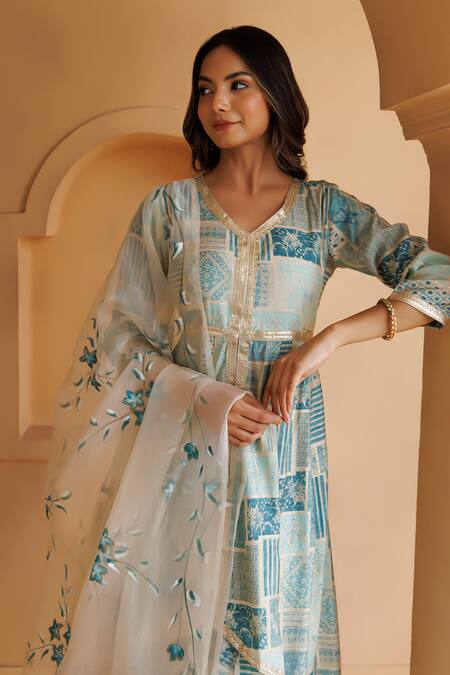 Geroo Jaipur_Blue Modal, Chanderi, Organza Embroidery, Sequins V-neck Border Kurta Pant Set _at_Aza_Fashions