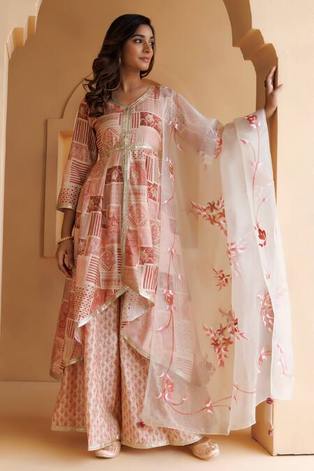 Geroo Jaipur_Pink Modal, Chanderi, Organza Sequins V-neck Abstract Print Kurta Pant Set _Online_at_Aza_Fashions
