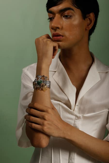 Buy_Trupti Mohta_Green Stones Star Carved Bracelet _Online_at_Aza_Fashions