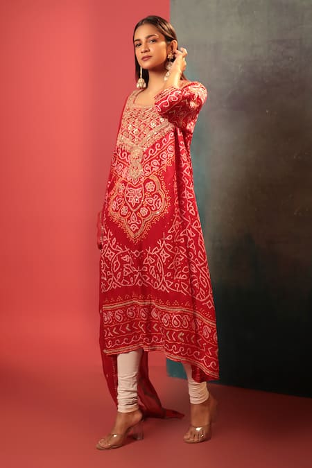 Bandhani_Red Silk Gota Patti, Embroidery Round Neck Kurta With Dupatta _Online_at_Aza_Fashions