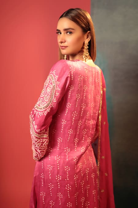 Shop_Bandhani_Pink Silk Cut Work, Embroidery Split V-neck Bandhani Woven Kurta With Dupatta _at_Aza_Fashions