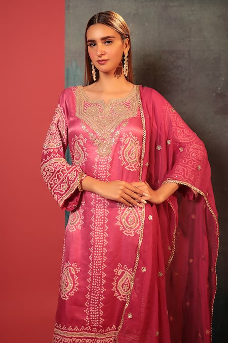 Bandhani_Pink Silk Cut Work, Embroidery Split V-neck Bandhani Woven Kurta With Dupatta _Online_at_Aza_Fashions