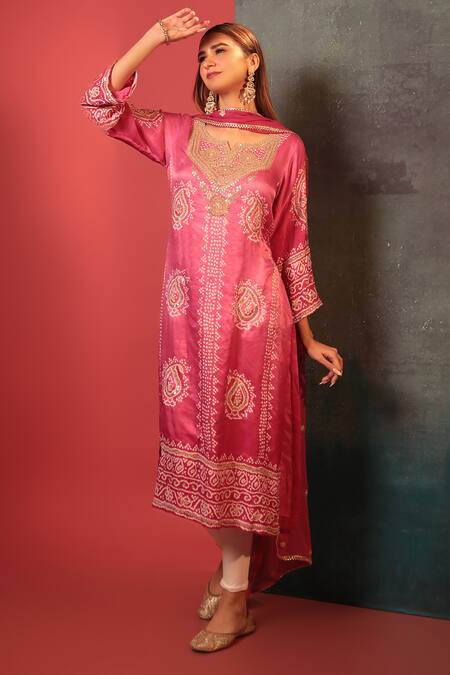 Shop_Bandhani_Pink Silk Cut Work, Embroidery Split V-neck Bandhani Woven Kurta With Dupatta _Online_at_Aza_Fashions