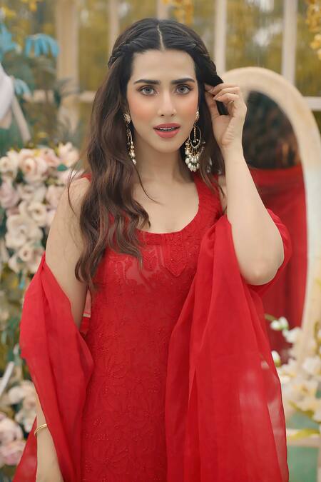 Buy_LABEL AISHWARYRIKA_Red Georgette Embroidery Round Neck Floral Kurta Set _Online_at_Aza_Fashions
