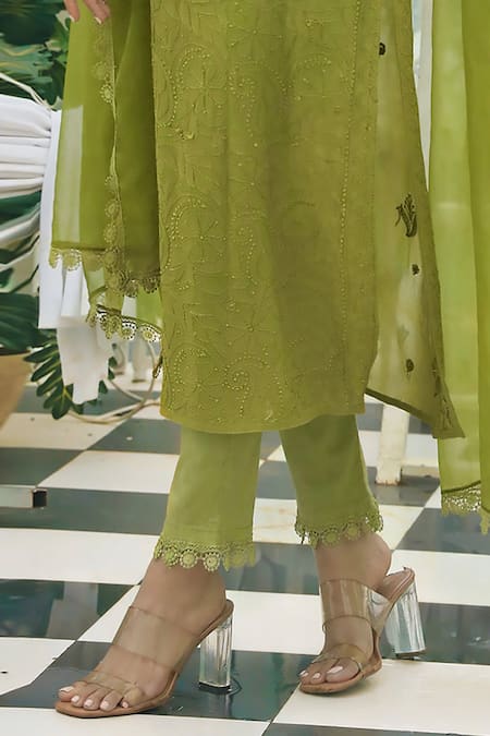 LABEL AISHWARYRIKA_Green Georgette Embroidery Round Neck Blossom Chikankari Kurta Set _at_Aza_Fashions