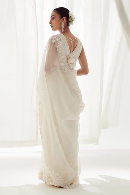 SUHINO Floral Embroidered Saree With Blouse 