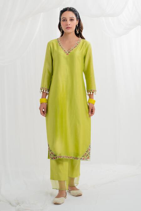 Rashi Jain_Green Chanderi Embroidery V-neck Zoya Kurta Pant Set _Online_at_Aza_Fashions