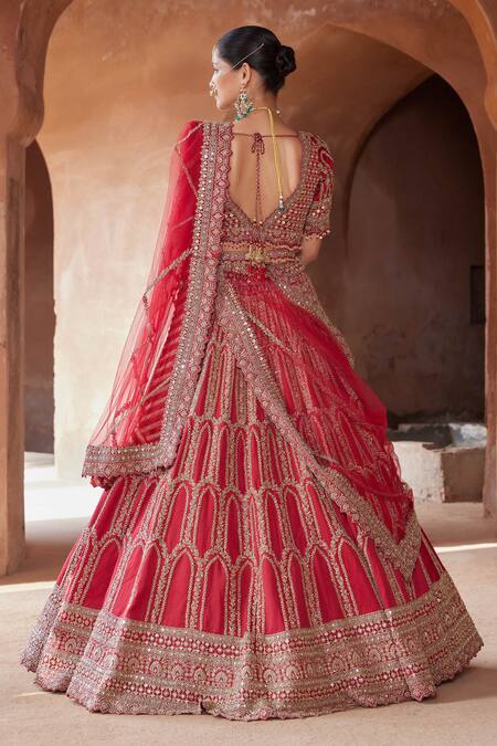 Modern Indian Bridalwear: Red Bridal Dabka & Sequin Lehenga Choli | Bridal  lehenga red, Indian bridal lehenga, Red lehenga choli