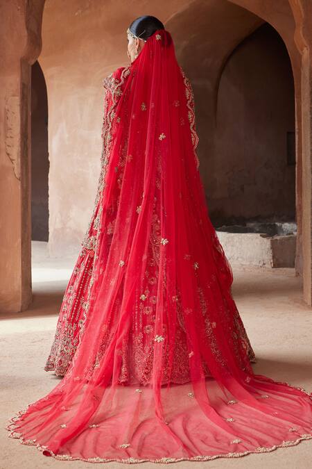 The Ultimate Guide To Second Dupatta Options! | Bridal lehenga red, Indian  bridal fashion, Latest bridal lehenga