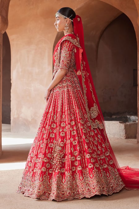 Rakul Preet Singh brings a wave of grace and elegance to bridal look in  powder pink lehenga choli | Fashion Trends - Hindustan Times
