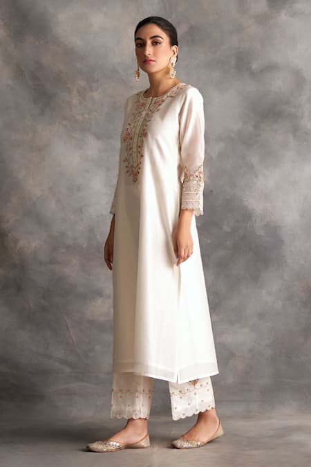 Buy_Anantaa By Roohi_Off White Silk, Chanderi Embroidery, Tassels Kurta Set With Contrast Dupatta _Online_at_Aza_Fashions