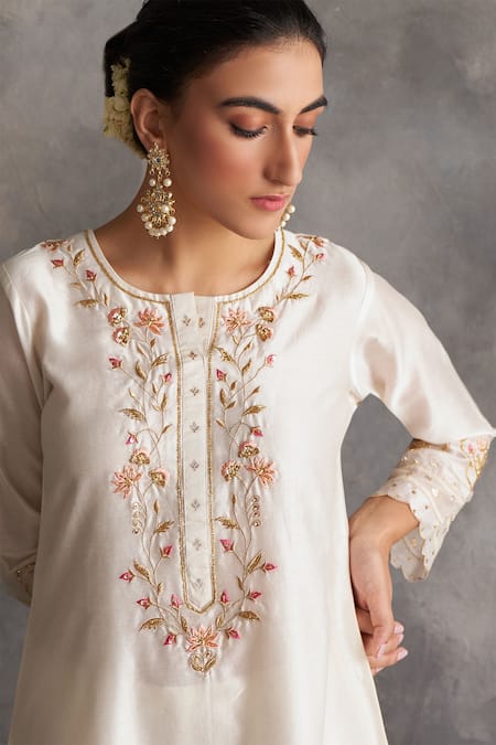 Shop_Anantaa By Roohi_Off White Silk, Chanderi Embroidery, Tassels Kurta Set With Contrast Dupatta _Online_at_Aza_Fashions