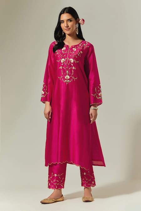 Buy_Anantaa By Roohi_Fuchsia Silk, Chanderi Embroidery Split V-neck Kurta Set With Dupatta _Online_at_Aza_Fashions