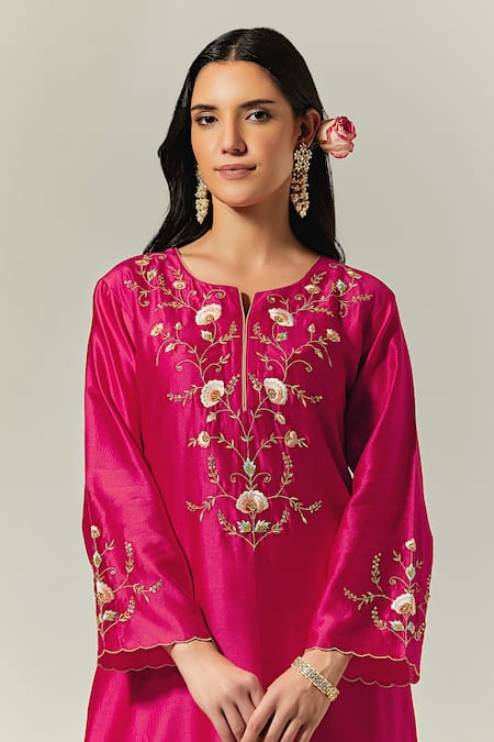 Anantaa By Roohi_Fuchsia Silk, Chanderi Embroidery Split V-neck Kurta Set With Dupatta _at_Aza_Fashions