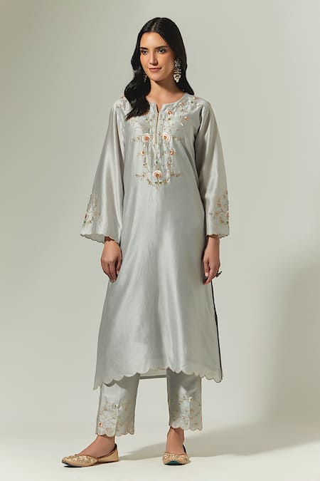 Buy Anantaa By Roohi Gray Silk, Chanderi Embroidery Split V-neck Floral Kurta Set Online at Aza Fashions Buy_Anantaa By Roohi_Gray Silk, Chanderi Embroidery Split V-neck Floral Kurta Set _Online_at_Aza_Fashions
