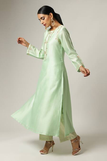 Anantaa By Roohi_Green Silk, Chanderi Embroidery Round Neck Full Sleeve Kurta Pant Set _Online_at_Aza_Fashions