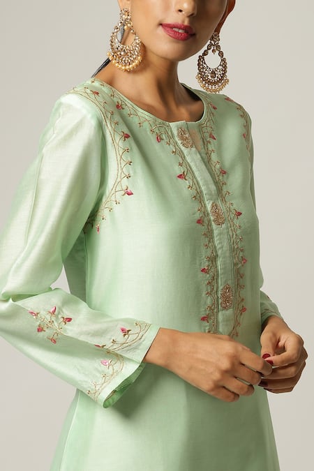 Buy_Anantaa By Roohi_Green Silk, Chanderi Embroidery Round Neck Full Sleeve Kurta Pant Set _Online_at_Aza_Fashions