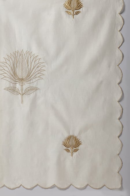 Anantaa By Roohi_Green Silk, Chanderi Embroidery Round Neck Full Sleeve Kurta Pant Set _at_Aza_Fashions