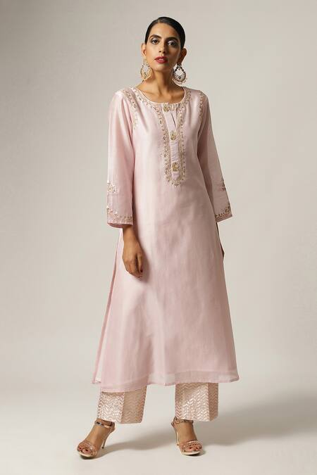 Anantaa By Roohi_Pink Silk, Chanderi Embroidery Round Neck Floral Kurta Pant Set _Online_at_Aza_Fashions