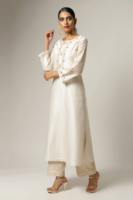 Anantaa By Roohi_Off White Silk, Chanderi Embroidery Round Neck Kurta Pant Set _Online_at_Aza_Fashions
