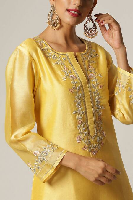 Buy_Anantaa By Roohi_Yellow Silk, Chanderi Embroidery Split V-neck Yoke Kurta Set _Online_at_Aza_Fashions