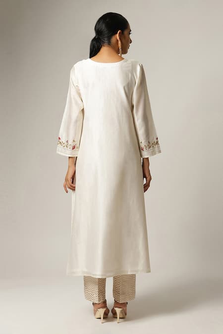 Shop_Anantaa By Roohi_Off White Silk, Chanderi Embroidery Split V-neck Full Sleeve Kurta Set _at_Aza_Fashions