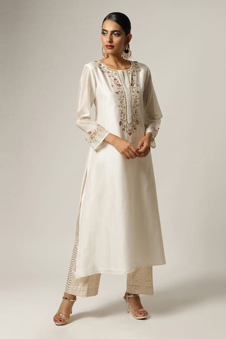 Anantaa By Roohi_Off White Silk, Chanderi Embroidery Split V-neck Full Sleeve Kurta Set _Online_at_Aza_Fashions