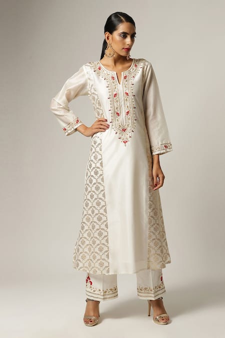 Anantaa By Roohi_Off White Silk, Chanderi Embroidery Split V-neck Full Sleeve Kurta Pant Set _Online_at_Aza_Fashions