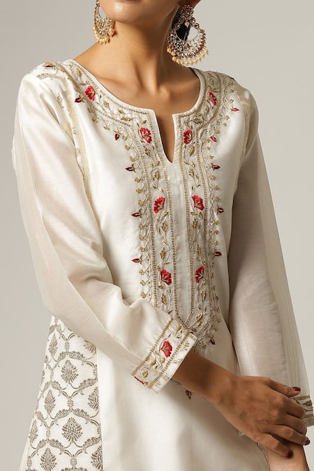 Buy_Anantaa By Roohi_Off White Silk, Chanderi Embroidery Split V-neck Full Sleeve Kurta Pant Set _Online_at_Aza_Fashions
